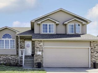 5911 Clear Creek Dr, Lincoln, NE 68516
