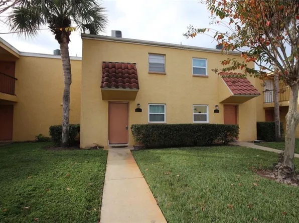 2842 Somerset Park Dr, Tampa, FL 33613