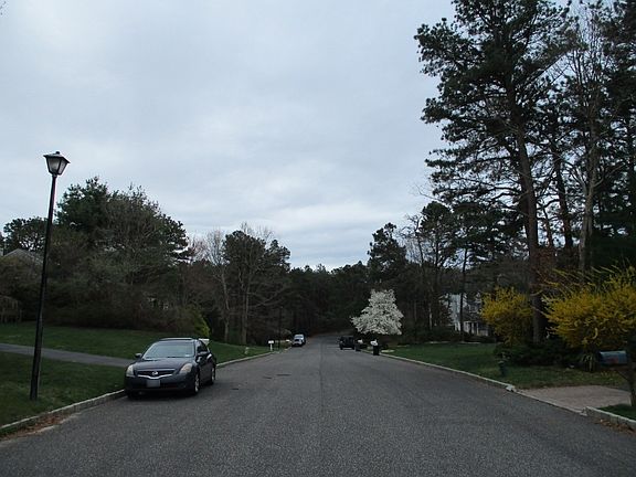 5th image of 15 Lilly Ct