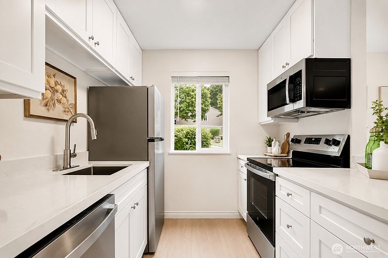 5th image of 12435 NE 131st Court #D104