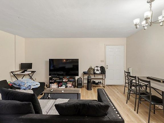 4th image of 401 Berryfield Ln APT D