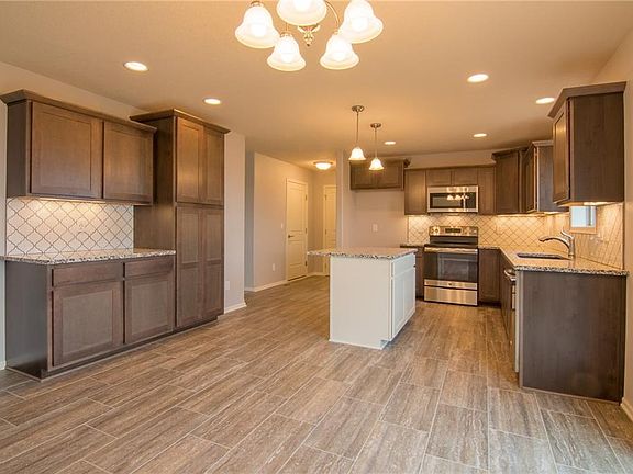5th image of 1109 Caitlin Dr SE