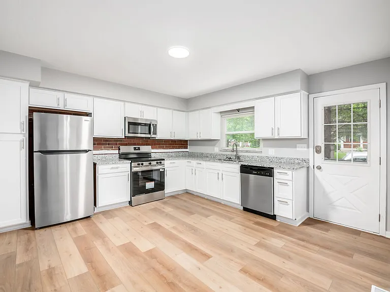 4039 Lincoln Ave — Photo 13