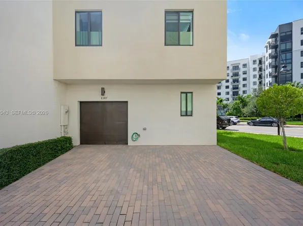 8387 NW 43rd St, Doral, FL 33166