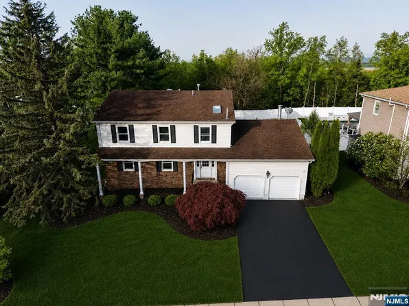 76 Point View Pkwy, Wayne, NJ 07470