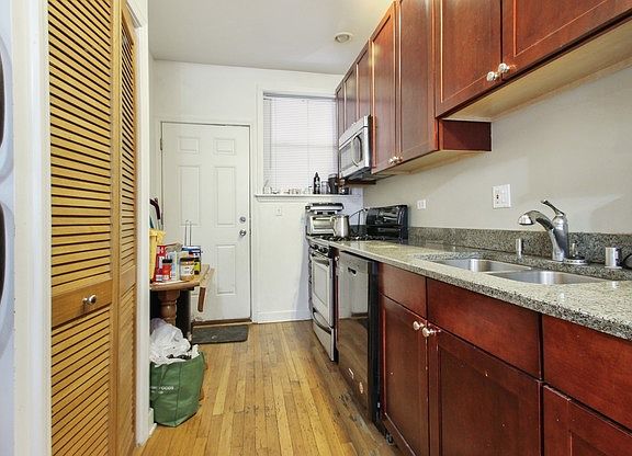 5th image of 1346 W Estes Ave APT 1S