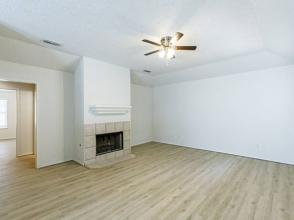 3rd image of 10106 Englewood Ave #2