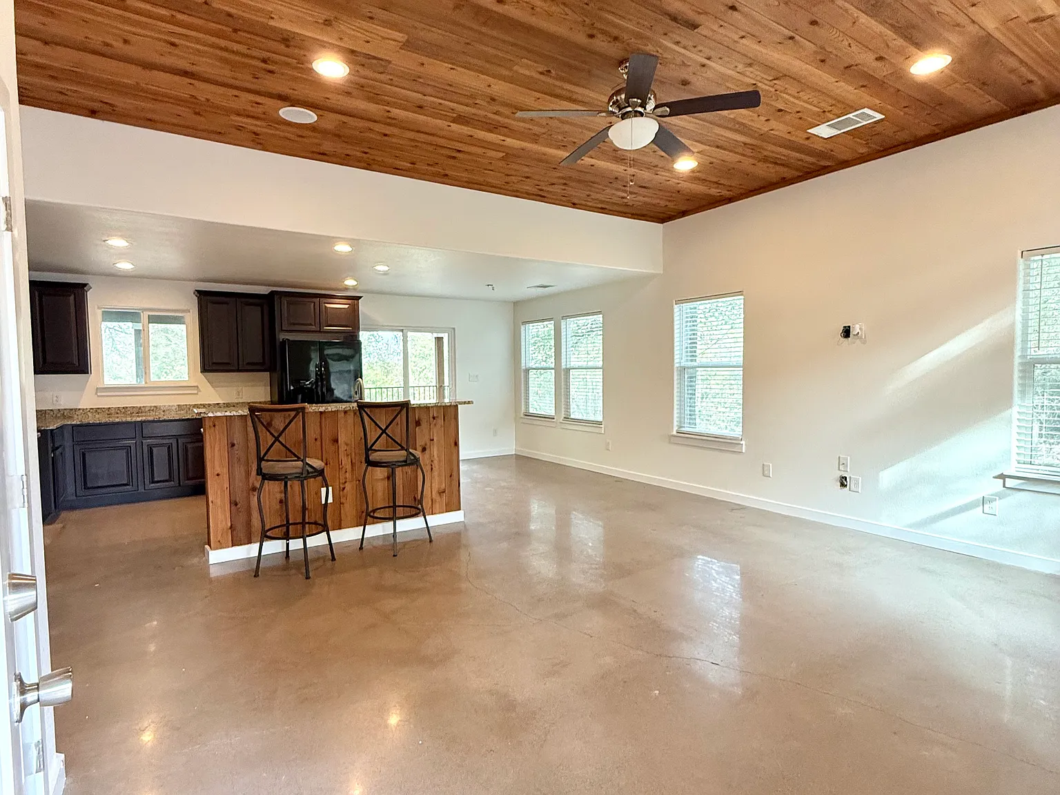 3 bed, 1600 sqft, $2,095 — Photo 4