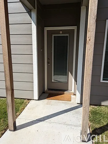 3 bed, 1200 sqft, $1,445 — Photo 2