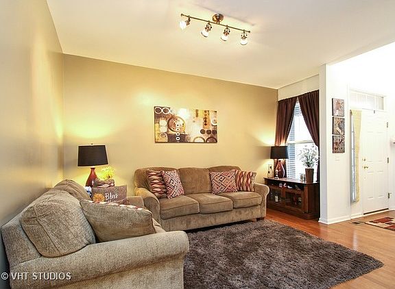 3rd image of 1868 Crenshaw Cir #1868