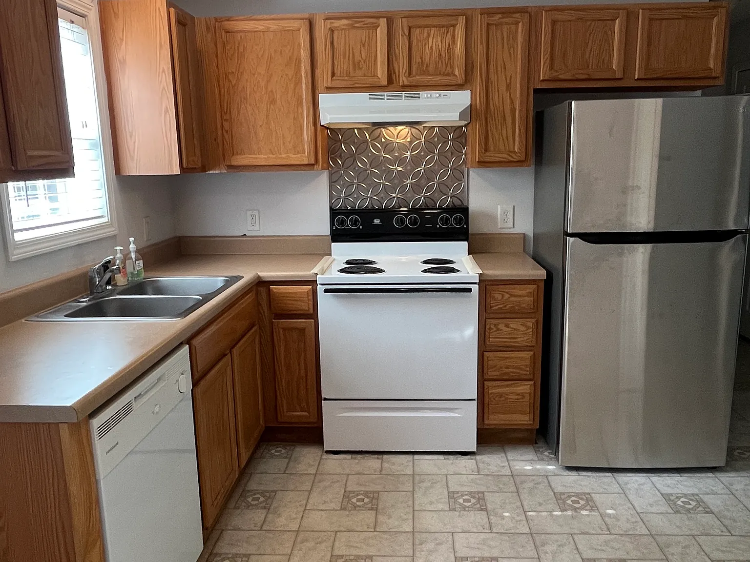 2 bed, 1.5 bath, 1000 sqft, $1,600 — Photo 1