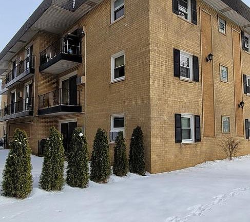 2nd image of 6559 N Northwest Hwy APT 2A