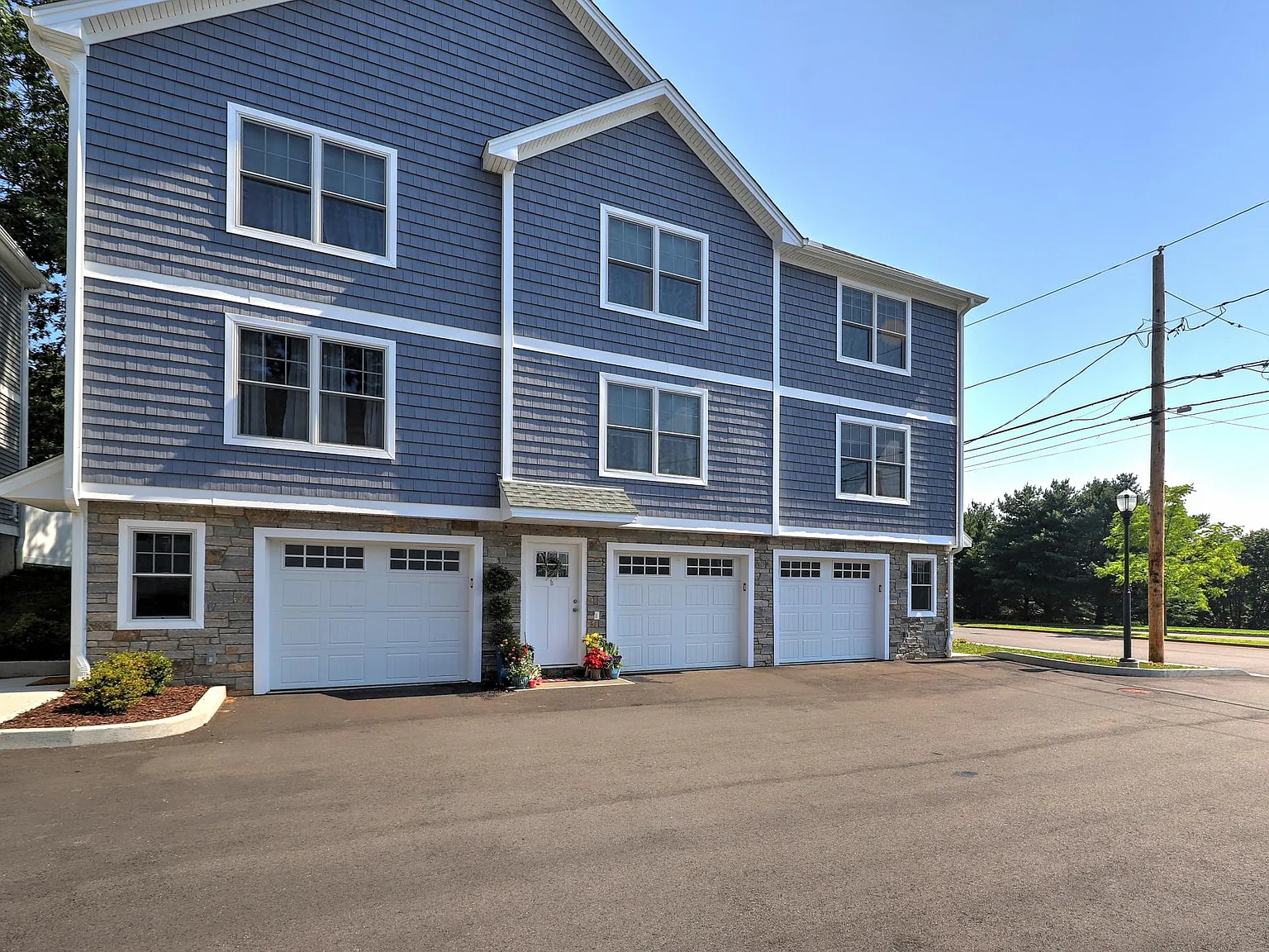328 Meadowside Rd — Photo 4