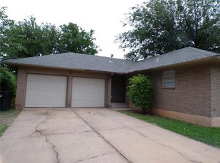 1049 NW 22nd St, Moore, OK 73160