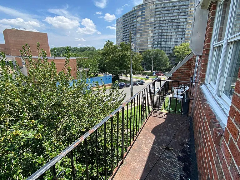 2638 Daphne Rd #2 — Photo 10