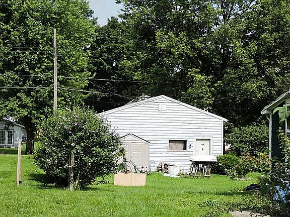 3rd image of 722 Broadway Ave