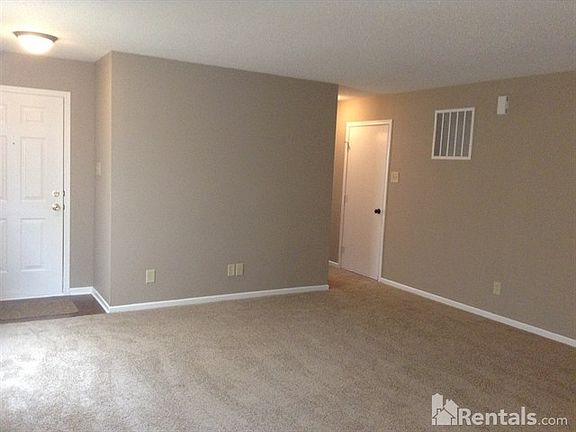 2nd image of 921 Balto Drive Shelbyville