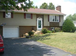 9695 Alvin Dr, Shippensburg, PA 17257