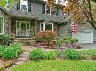19 Deer Run Holw, Halfmoon, NY 12065