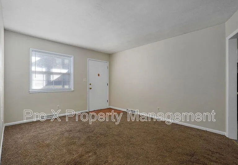 2111 S Ventura Ave — Photo 4