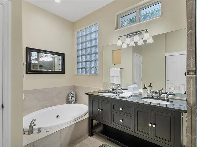 3521 Almeria Ave — Photo 19
