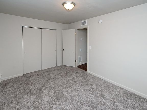 4th image of 808 Elberon Ave #9