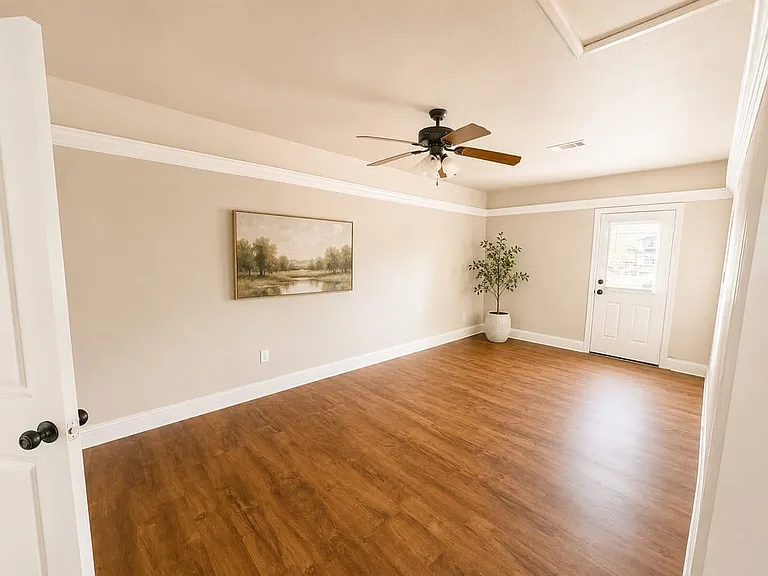 633 Skelly St — Photo 3