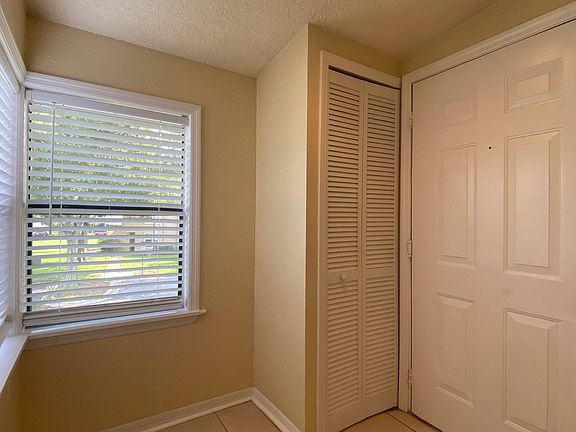 3rd image of 2924 Antique Oaks Cir APT 42