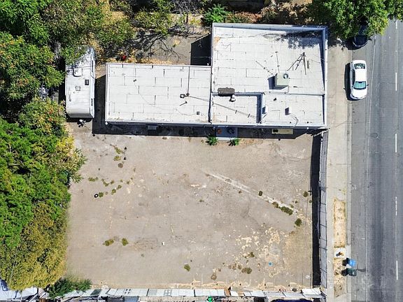 3rd image of 1133 E Harding Way