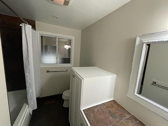 5th image of 566 Mount Anne Dr