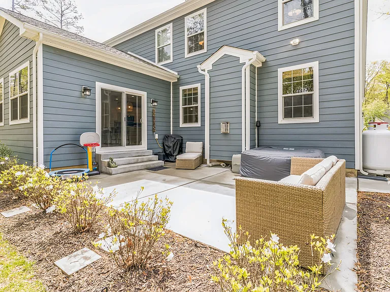 14720 Locust Ct — Photo 3
