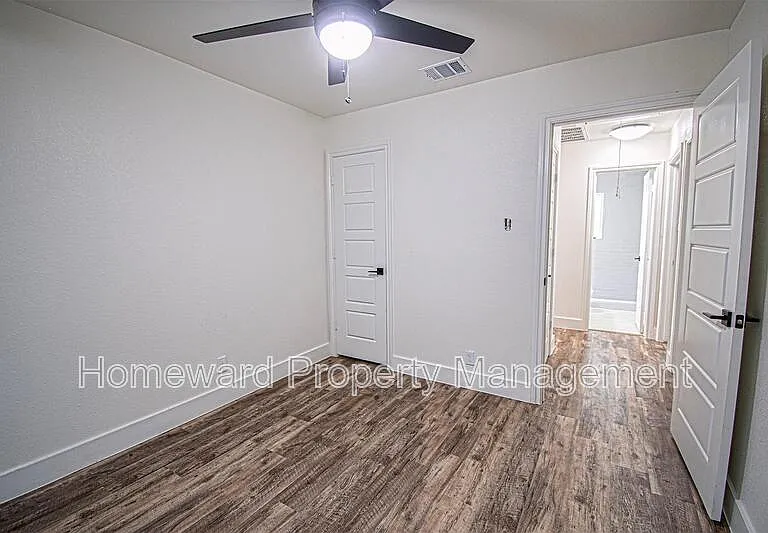 551 E Burks St — Photo 18