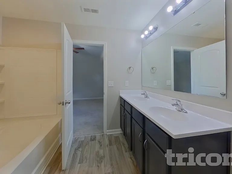 206 Churchill Dr — Photo 7