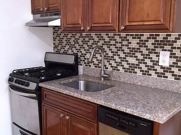 3rd image of 105 Lefferts Pl APT 4D