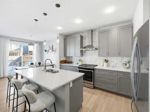 320 S Sundown Vw, Cochrane, AB T4C 2R2