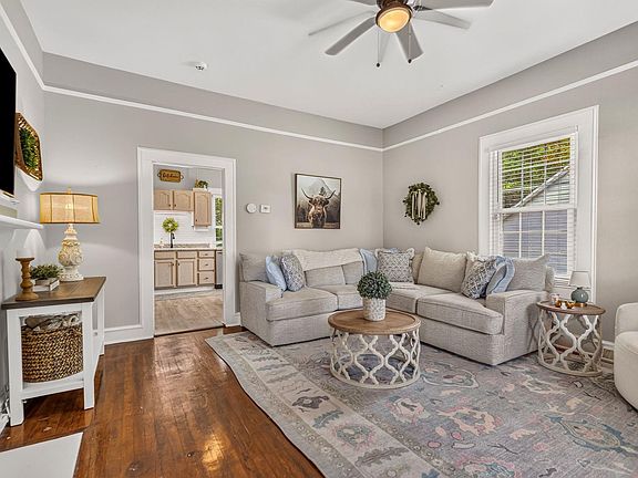 5th image of 207 Woodside Cir