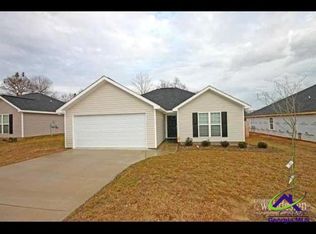 302 Laurel Woods Dr, Warner Robins, GA 31088