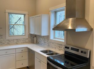 1113 W Wellington Ave, Chicago, IL 60657