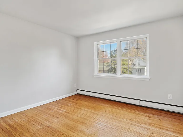 412 N Jackson St — Photo 11