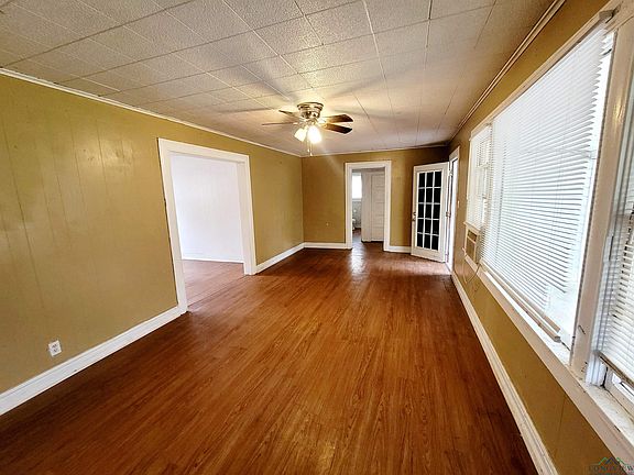 5th image of 824 E Fairway Dr