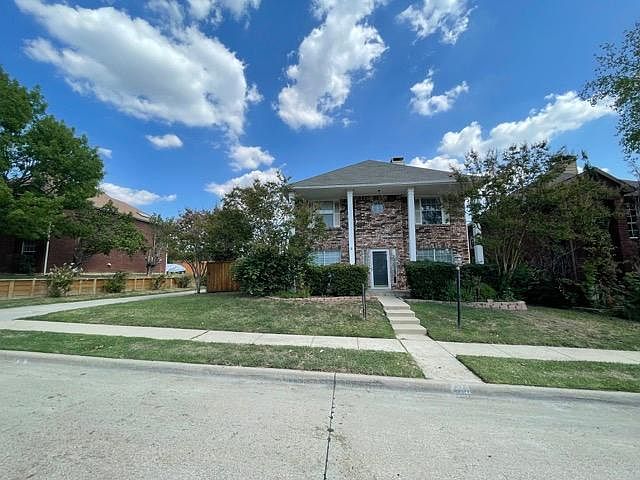 1st image of 584 Lake Forest Dr