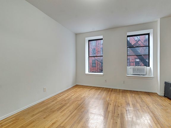 4th image of 350 W 47th St #3CC