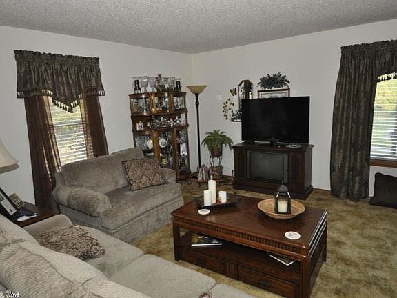 2nd image of 805 Kimberly Dr