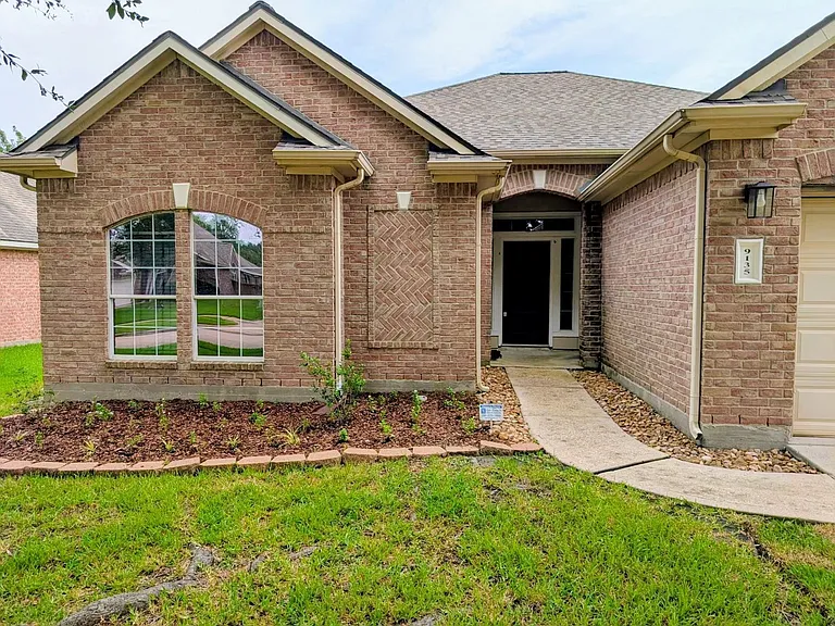 9135 Edgeloch Dr — Photo 2