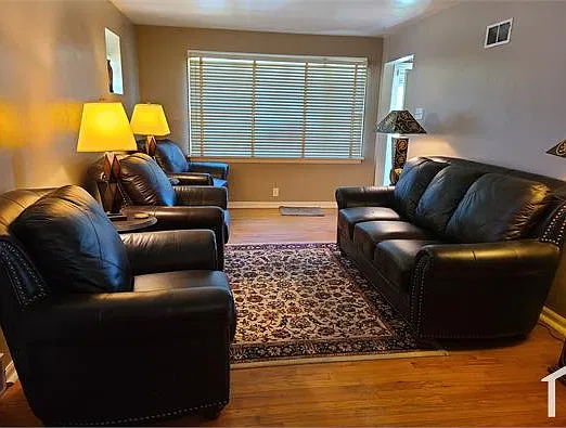 2 bed, 1200 sqft, $1,275 — Photo 1