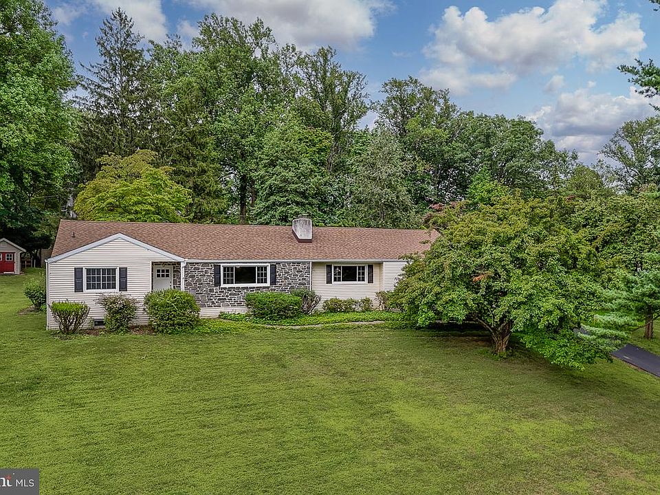 1st image of 4 Carol Ln