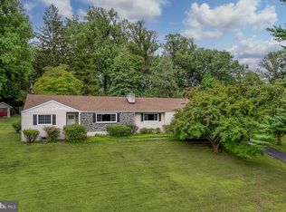 4 Carol Ln, Berwyn, PA 19312