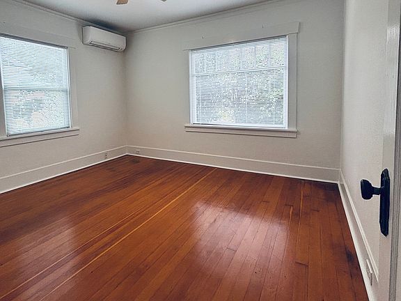 5th image of 3603 NE Sandy Blvd