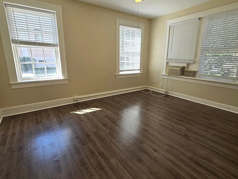 611 W Horatio St #3 — Photo 5