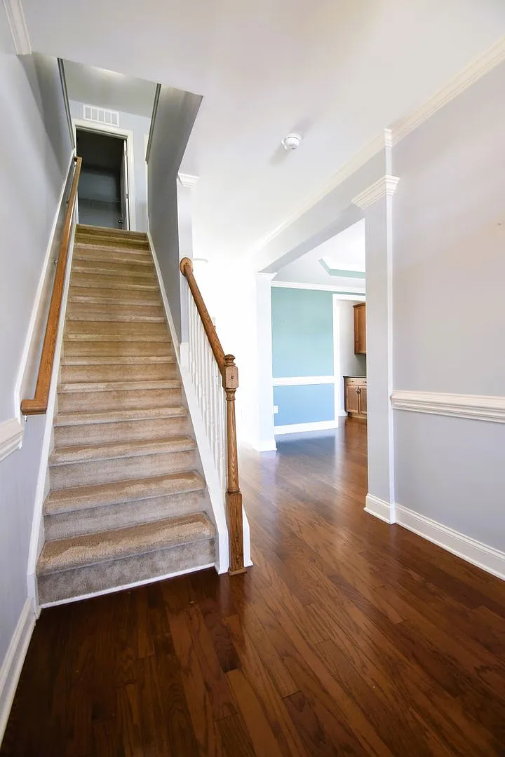 Coming Soon: 4 Bedroom 3 Bathroom- Small Dogs Allowed — Photo 3
